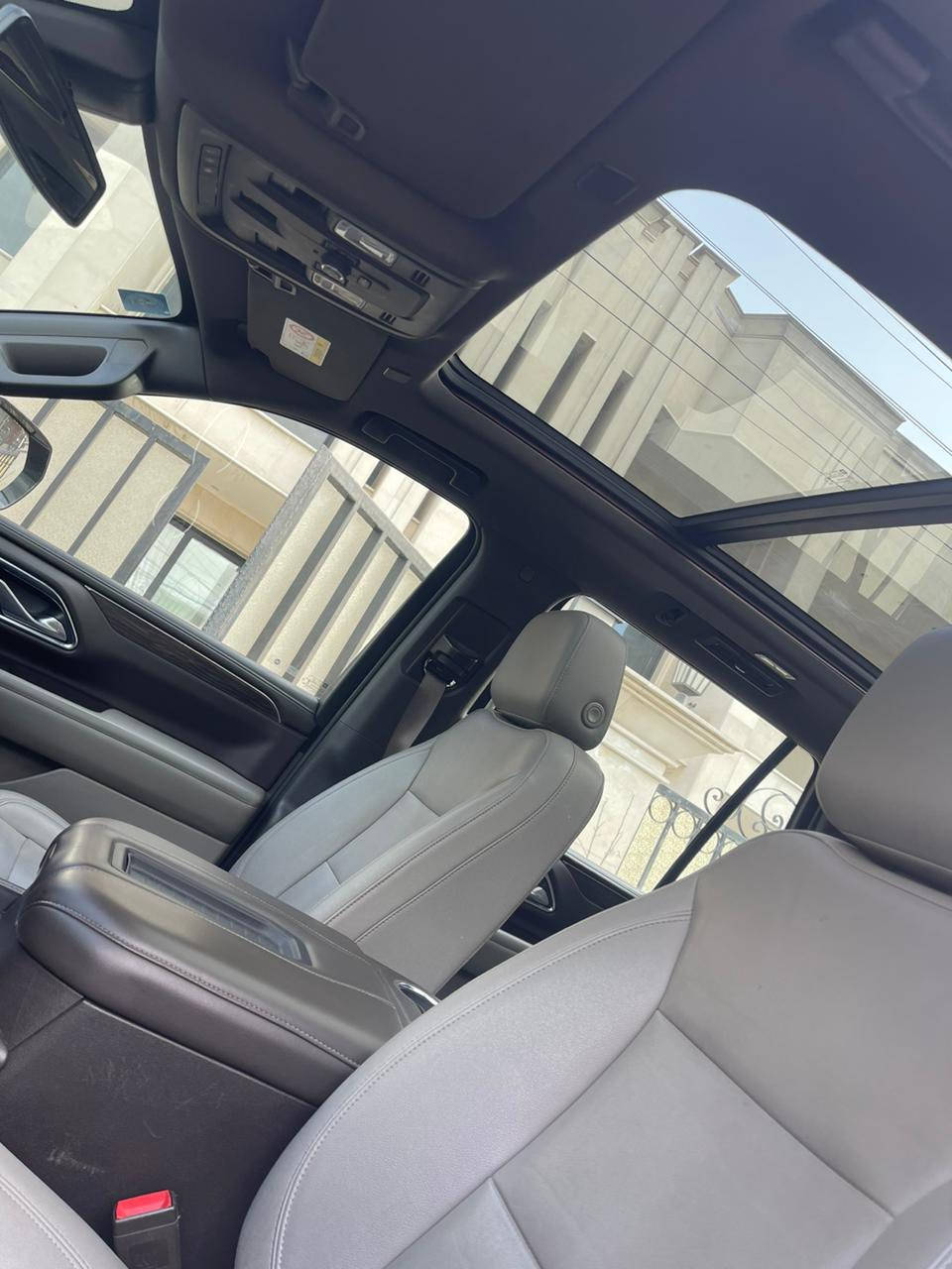 السلام عليكم 
عندي تاهو خليجي فئة lt رقم بغداد موديل 22 مكفوله من الصبغ بيها بكانين بارد صغار سيارة كلش نظيفة سعرها 47 الف دولار يعني اربع شدات وسبعين وبيها مجال للطيبين للعلم ماشيه 80 الف كيلو متر ومغلفه السيارة كولها للاستفسار هذا رقمي *********** مكاني الجادرية
