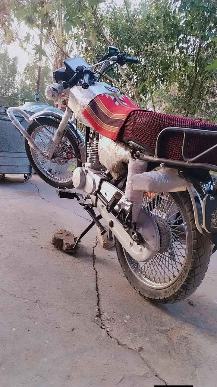 السلام عليكم دراجه للبيع سونك موديل 25 شهر 11 خمسه كير بدون سلف دراجه جديده بعدها كلها شغاله رايدها اب 750 وبيها مجال مكاني محموديه وهاذ رقمي *********** بي واتساب
