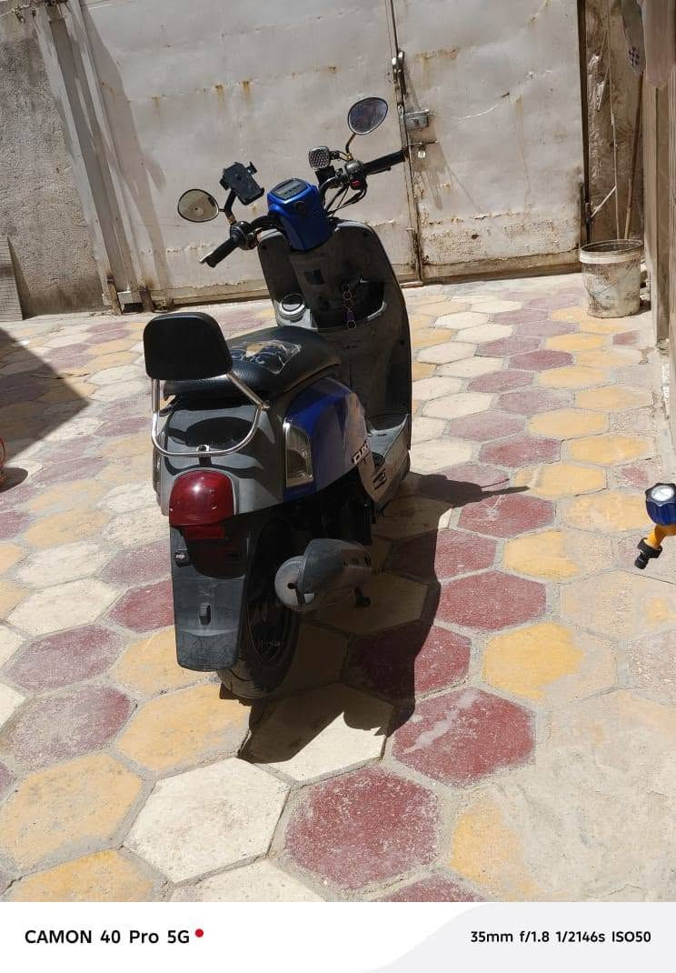 سلام عليكم بوليس نوزل للبيع دراجه جديده وبلاديه مامفتوح برغي بيه ختم واحد ويه لمكينه طاله بشهر 9من معرض المؤمل كهربائيات كله شغاله اي نقص مابيه نكرت سلف باتري جديد عداد سرعه عداد بانزبن كله شغال لشراي يجي خاص او واتساب مكان ناصريه مركز *********** السعر ب850وبيه مجال
