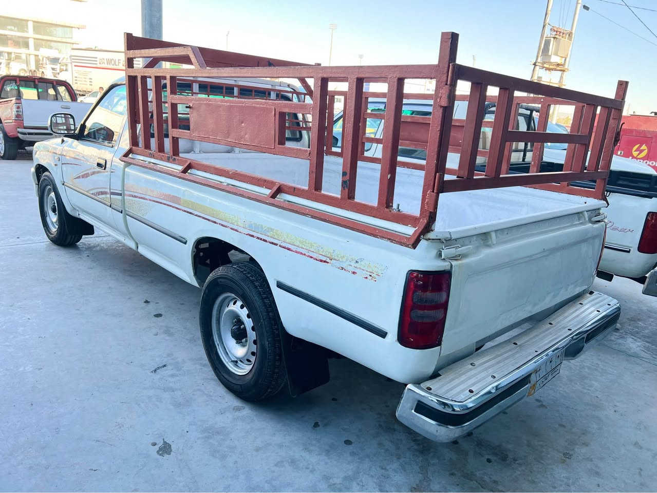 ئەم سەیارە جوانە بۆ فرۆشتن مۆدێلی ٢٠٠٦ سەیارەیەکی جوان و بێ مەسرفە مەکینە و گێڕی بە شەرتی فیتەر هاتا بڵێی پاک و جوانە مەنەفێستی جەمعێ فەلاحی هەیە و هیچ کێشەی نیە ماڵی دۆست و ئیشە نە زەربەی هەیە نە لێدران نە سبوخیش هەمووی لە سەر بیلاد ماوە تۆ نرخی ٣٧ گڵا و ماعەمەلەیەکی برایانە 
ژ.م *********** كالار, السليمانية
