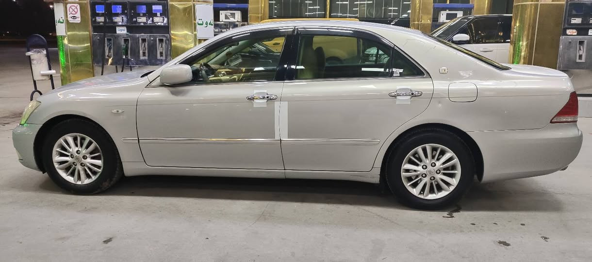 سەرەتا بەناوی خوا 
شاهانە 2005  موس
سعری 56گەڵا 
تەنها100هەزار ڕۆشتوە
2دووگمەگەورە بەگەورە
 ناوزەرد 
شاشە کامێرە 
سوکان کارە با
سوکان ڤولیۆم
کوشن کارەبا
بریکی بەسراوە 
تەبرید ساردووگەرم 
4تایەی لۆک
250مەسرە فینییە
***********
***********
