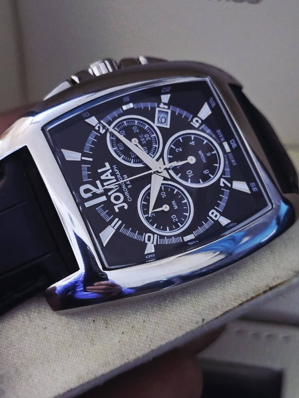 جوفيال 
سويسري اصلي بطارية 
كونوكراف ستوب وتش سناتر شغاله 
سير جلد اصلي قفل سير اصلي  سير واسع 
نظافة تامه 
الساعه ضخمه 
أبعاد  ٤٢* ٥٢ بدون المداوس 

١٦٥ دولار 
المكان اربيل 
يوجد توصيل 
@إشارة 
Samer Akeel AlJboory 

https://www.tiktok.com/@samerakeelwatch?_r=1&_t=ZS-92XzzfzgLln


**إذا كنت صاحب هذا الإعلان وتريد حذفه لأي سبب، رجاءا أرسل رسالة إلى الدعم الفني**