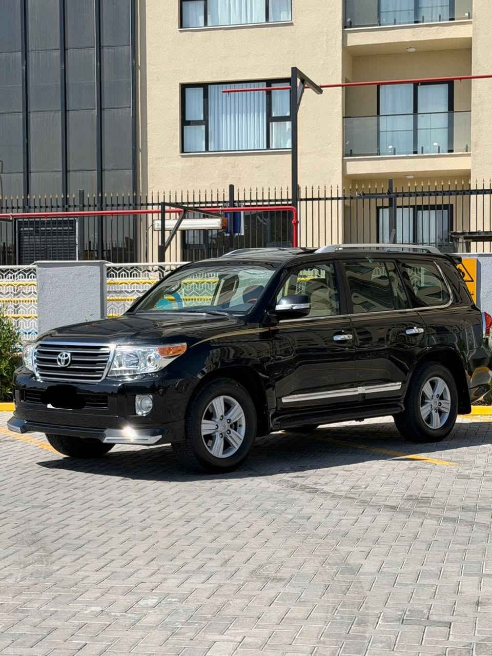 السلاك عليكم 
للبيع   لانكروز مديل 2015
مواصفات 
تشغيل عن بعد 
فاحة 
شاشة 
كامرة 
تحكم ستيرن 
حساسات امامي 
حساسات خلفي 
اشاير بل مري 
مري شفط عند التقفيل 
مكفولة من الصبغ 
رقم بغداد مشروع وطني 
السعر.   385  وبيهة مجال بصيط 
العنوان بغداد البياع 
***********
