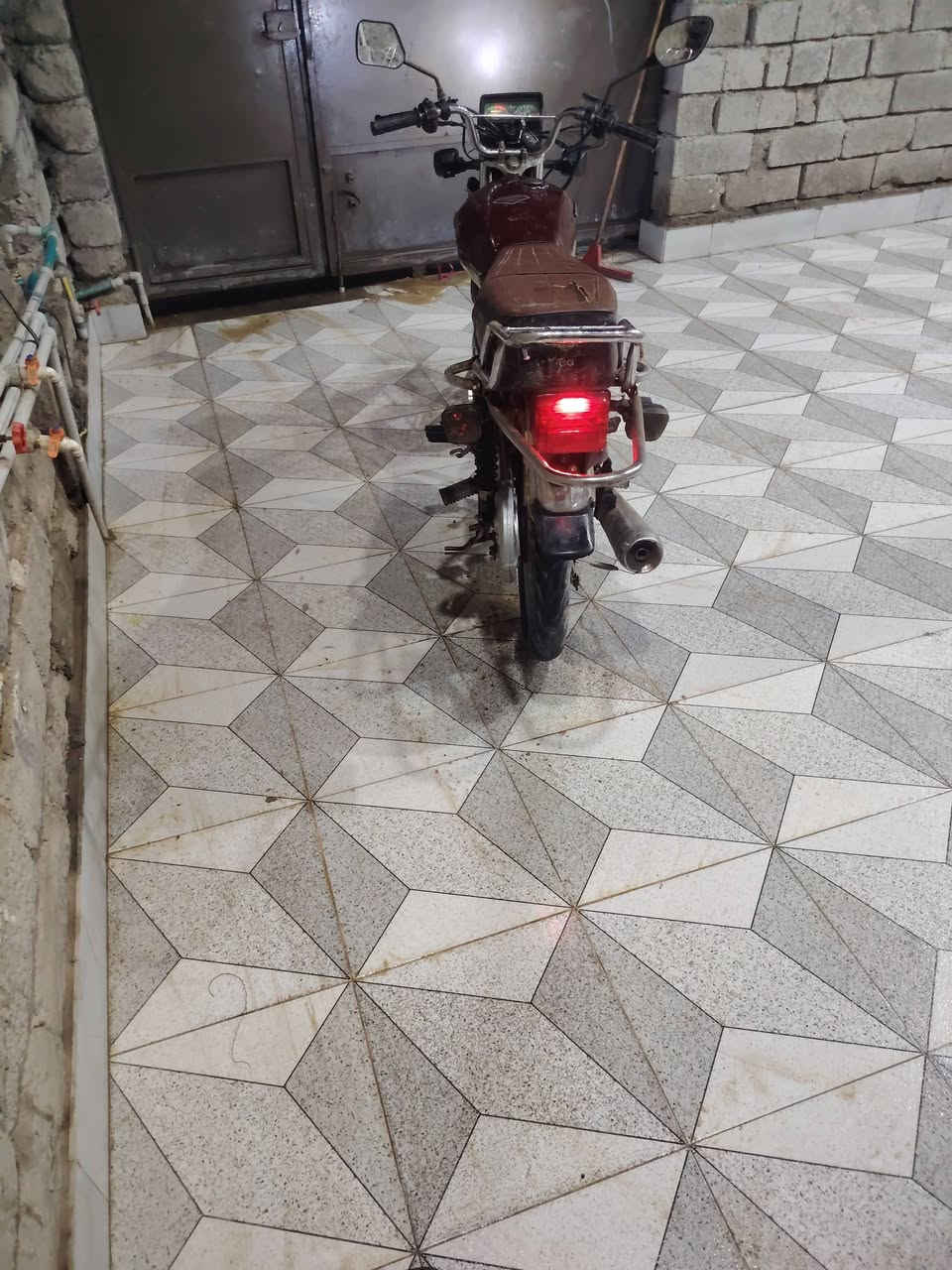 السلام عليكم عيون عند هذا الماطور للبيع ب 425 وبي مجال للشراي***********
