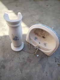 للبيع مغسله كامله. بسعر 25 /    07718102182