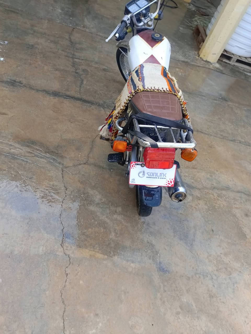 للبيع تايكر 19 نضافة خير من الله ب 300 وبي مجال عنوان بلدروز.       للاستفسار الاتصال ‏‪***********‬‏
