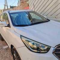 توسان 2015 خليجي بيها صبغ نصف باب خلفي  والداير جوه قبق البانزين الباق...