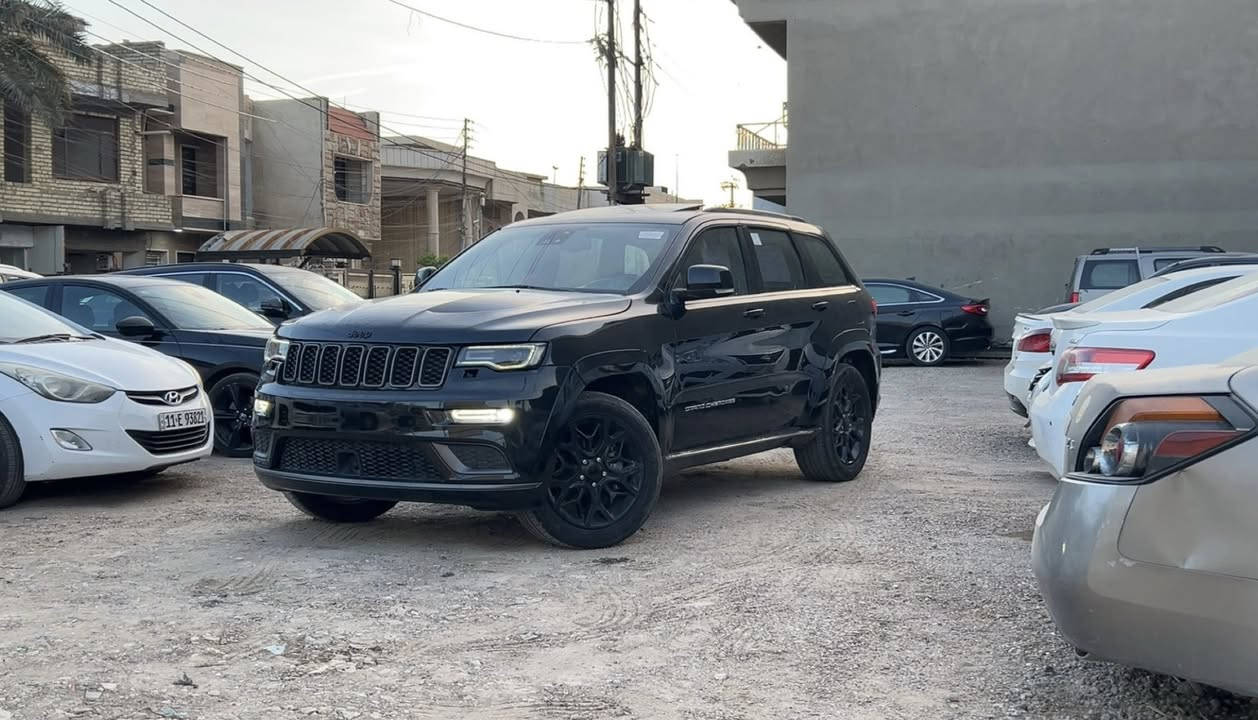 السلام عليكم جيب خليجي وكاله هارلم 

المحرك : V6. 3.6L .
* دفع رباعي 4x4 .
. CD/DVD مشغل اقراص *
* تحذير النقطة عمياء
* دخول ذكي
* سقف بانوراما .
* شاشات خلفية . 2
* شاشه كبيرة 8.4 انج .
* نظام الخرائط (GPS) .
* ستيرن كهربائي .
* المصابيح زنون + لد نهاري + كشافات .
* تشغيل عن بعد .
* ماوس تحكم وضعيات
* صندوق كهربائي شفط
* حفظ وضعيات الجلوس (ميموري) .
* المقاعد الأمامية كهربائية .
* المقاعد الأمامية تبريد وتدفئة .
* المقاعد الخلفية تدفئة ..
* حساسات أمامية .
* حساسات خلفية .
* تدفئة ستيرن .
* بخاخ ماء على المصابيح الامامي..
* مرايا قلاب وتعتيم ذاتي
* مانع تصادم خلفي رادار
* محدد سرعة .
* نظام التشغيل والاطفاء الاوتوماتيكي (Auto Start System) .
Auto Break System) نظام بريك اوتماتيكي *
* رقم بغداد تحويل بنفس اليوم
* مكان السيارة بغداد

***********

