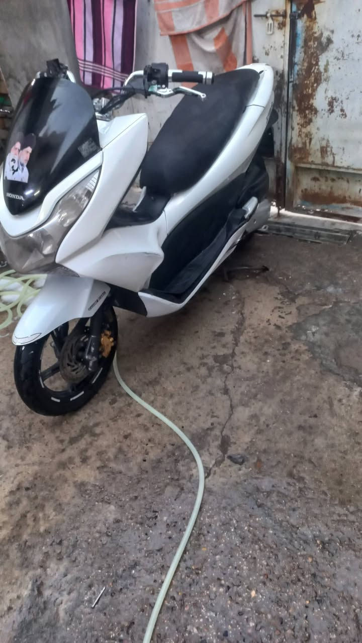 Pcx جيل اول للبيع
مكينة 150
كفرات بلادية 
كهربائيات كلها شغالة 
السعر 1250 وبيها مجال 
بغداد مدينة الصدر 
للإستفسار: ***********

