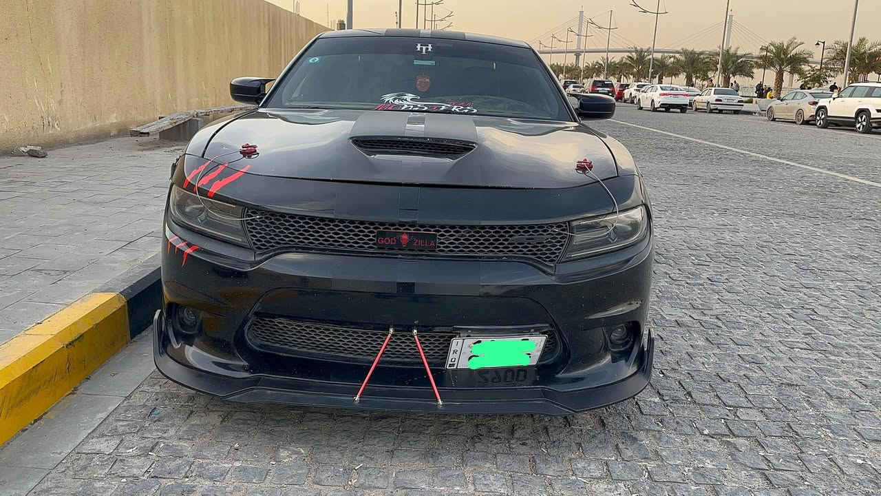 السلام عليكم دودج تشارجر آر تي السيارة موديل ٢٠١٦ كلين تايتل سرقة باب السائق و راجع بلادي بدون صبغ محدثة SRT بالكامل حتى حجر البيئة مالتها شديته جديد مالت SRT دركة SRT أويل كاج كان ويلات فيرادة تخم تايرات جديد عيون الشيطان ليد متغير مكينة كير نظيفات أدامة كاملة ماي الراديتر من موتل سعره ورقة مع تنظيف الراديتر خطة SRT لحية و جكات لحية و دفيوزر  و أكزوز HT POWER دهن موتل أصلي 8100 رقمي لباقي التفاصيل ***********
