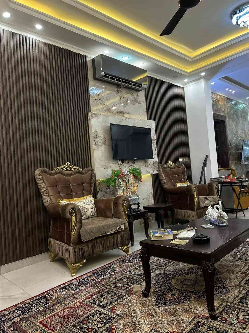 #لـــــلـــــبيع  -/دار بناء جديد مودرن الدار خدمات.  كاملة 
طابقين 🔻غرفتين نوم وهول وصالة ومطبخ حار بارد وكراج ومجموعة عدد 2 مناور داخلية عدد 2
⏫️عدد 4نوم مع مطبخ و مجموعة متكاملة 
⬆️بيتونه مخزن كبيرة 

📍موقع -زوير تقسيم حسين مارينا من شارع /الكورنيش 

📍مساحة  -180م
📍الواجهة- 9م

📍_____#لــــــــــــلاستفسار-***********

#عقارات_الامير_في_بابل_شارع/_60مدخل حي الحسين مقابل مدينة حمورابي السياحية 
_________________♻️♻️♻️♻️
نستقبل عروضكم التجارية والسكنية كافة :
نستقبل عروضكم التجارية والسكنية كافة :
