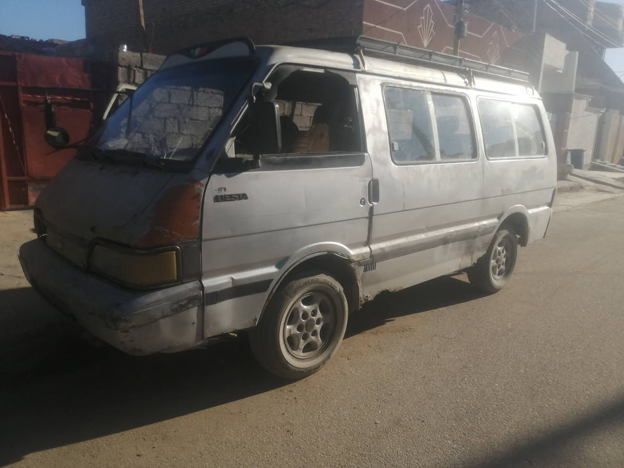 سيارة بستة ٩٤ بأسمي ثاني يوم تحويل، التفاصيل داخل الفديو وهذا رقمي ***********
