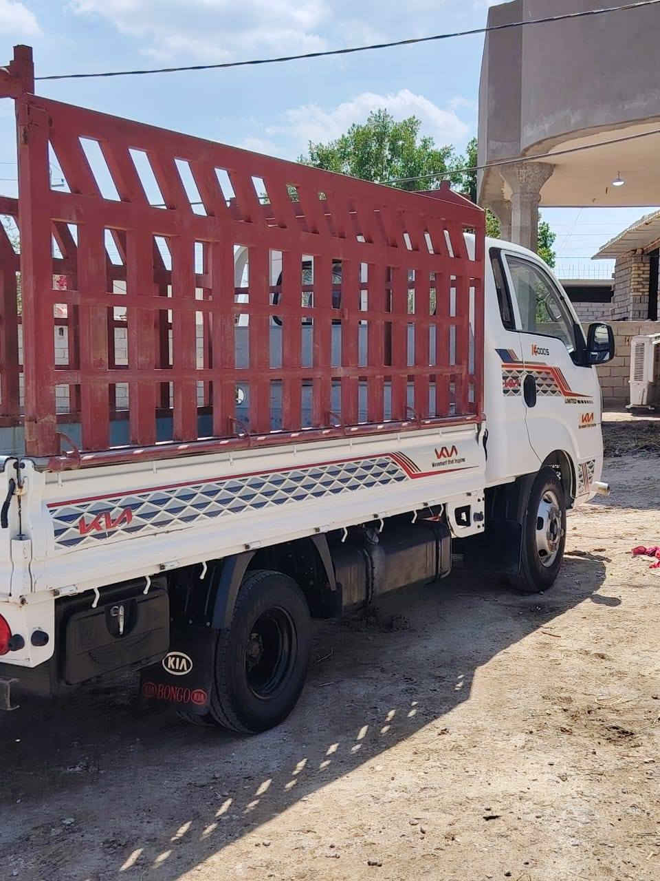 السلام عليكم كيا بنگو فحل مفتوح محرك 4000
ماشيه 100الف 
سياره جاهزه هيه ومحجرها 
مكفوله كفاله عامه 
تحويل ثاني يوم 
***********
