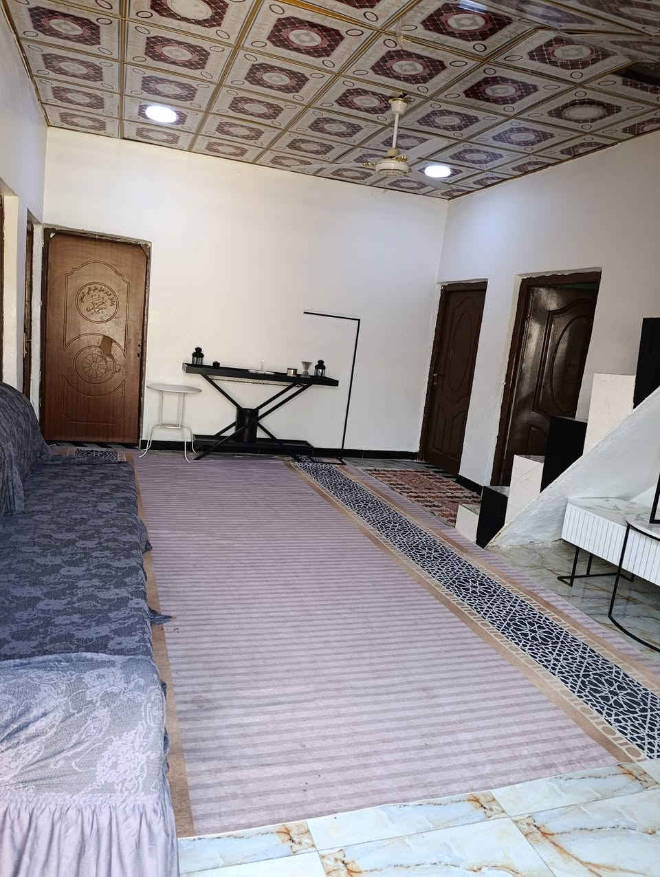 بيت زراعي للبيع مساحه ٣٠٠ على شارعين ركن/ ماء وكهرباء
البيت عكاده والسطح شغل مضبوط 
لايلون وحصو صب مضبوط مسلط
يحتوي على ه خمس غرف 
وديوان صاله ومطبخ 
البيت كله ارضيات بنسلايت ابيض 
والسقوف كله سقوف ثانويه 
بيت كبير ومرتب 
العنوان سفوان حي الامام صادق 
يكون الموقع بين مدرسة المدى الاهليه 
وقريب للجسر 
السعر ٤٨ وبيه مجال 
***********
