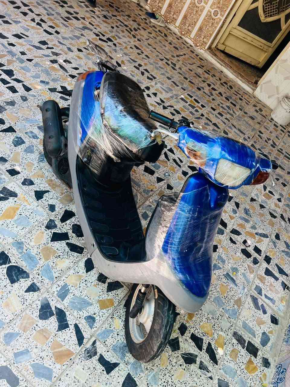 سلام عليكم دراجه بتره لبيع
دراجه حلوه ونضيفه 
كفرات كامله 
مكينه مفتوحه بس بوشه فقط
شلعه او معدل
كهربائيات كله شغاله 
تواير جدد 
سلف هندر شغاله تجي تشغل سلف وتروح سعرها 225وبيها مجال
مكاني ناصريه مركز 
رقم ***********
