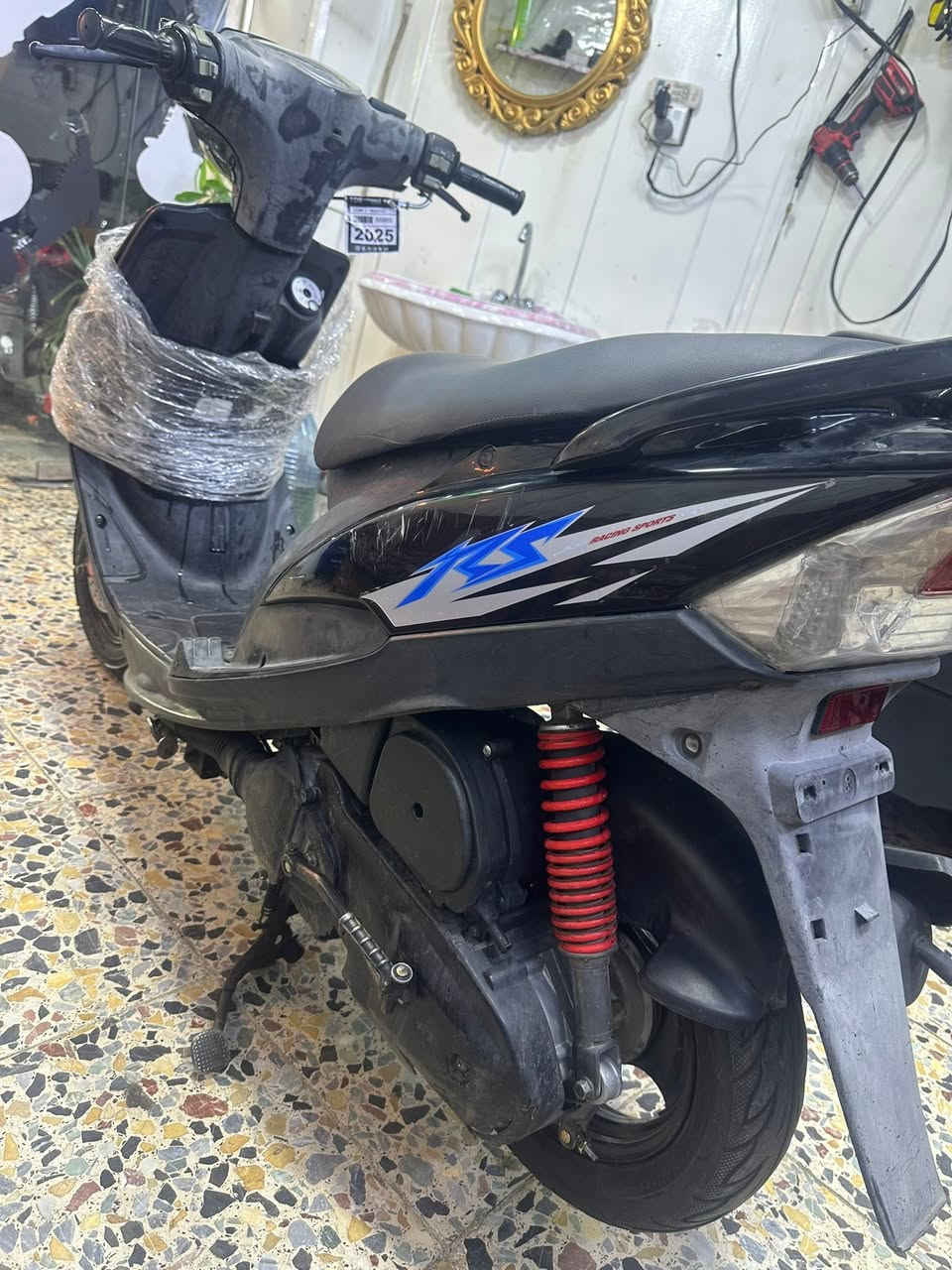 للبيع ماكس عدله بلاد اخت الرمبه كفاله عامه اي نقص مابيها السعر 775وبيها مجال بصيط عنوان بغداد الاعظميه شراي يتصل ***********
