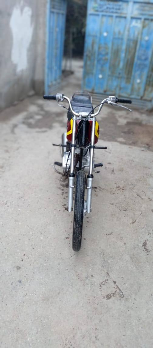 سلام عليكم دراجه ايراني ادوات مكفوله من العشاير مكينه رابيدو ام حرفين الاصليه
الدراجه احله من الصور 
بيه شلعه تشك الكاع شلعه ومعدل
تايرات وره وكدام جدد وعدي مداكر وره وكدام مالاته
مكاني القرنه هور السعد 
السعر 425 وبيه مجال حك الجيه
الرقم ***********
