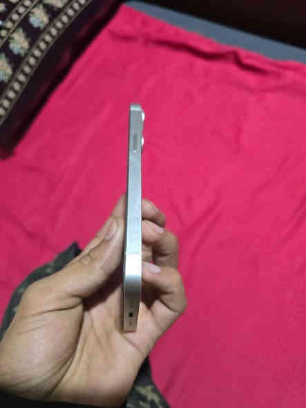 بيع مستعجل آيفون 13 عادي شرق أوسط الجهاز جديد شرط فحص السعر ٤٨٠ ولمو شراي ليتعبني فدوه رقمي ***********
