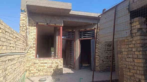 دار للبيع 200/ م بي نقص جص وبورك وارضيه وبيتونه السعر 65 مليون وبي مجال العنوان نادر الثالثه حي السجاد الاتصال بالرقم ***********
