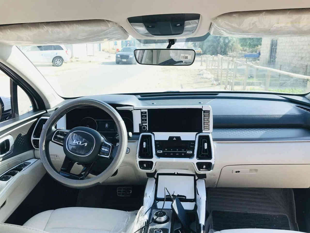 السلام عليكم  سورنتو موديل ٢٣مكفوله سياره جديدة  ***********
