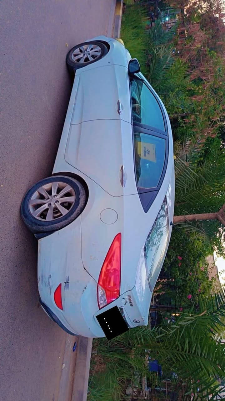 السلام عليكم 
اكسنت خليجي 2012 
مكينه 1600 بلو خمس تچاوي 
سلايد روف 
باب السايق بيه شبر صبغ 
وبيه قليل من التكحيل 
سياره جاهزه مناقصها اي شي 
رقمها بغداد 
مكاني بغداد ضباط حي الجهاد 
***********
غير متواجد ع فيس
