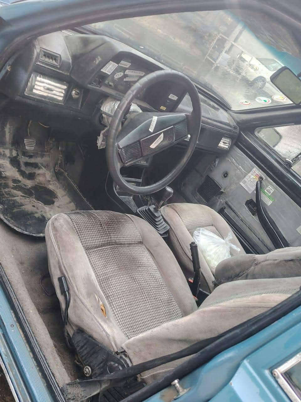 السلام عليكم برازيلي 85 للبيع نينوى رقم اجنبي شرط التحويل كابون بانزين موجود طخم جديد طخم تيات جديد محرك كير شرط سياره جاهزه اي استفسار هاذا رقمي ***********
