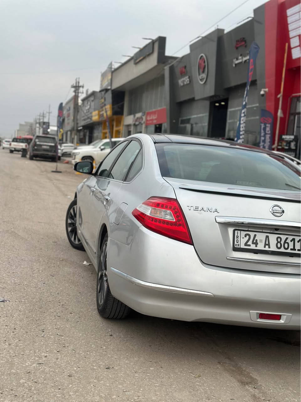نیسان تیانا ٢٠١٠ 
سەیارەکە V6 مەکینە گەورەیە 
پانۆڕاما ، بەسمە ، کوشن کارەبا ، کوشن خەزن ، کوشن سارد و گەرم ، کوشن جلد ، لایت زینۆن ، ئاوێنە شەفت و ئاوێنە ئیشاڕەیە ، تەبرید مەرکەزی ، 
سەیارەکە مەکینەی تەعمیر کراوەتەوە بەڵام گێڕ و مەکینەی بێ کێشەیە 
ڕەقەم دهۆکە 
دوو  جێی تەحدیلە و سەیارەکە تەزرە لێی داوە 
باقی سەیارەکە سبوغ و لێدرانی نییە 

بۆ پەیوەندی ؛ *********** أربيل, العراق
