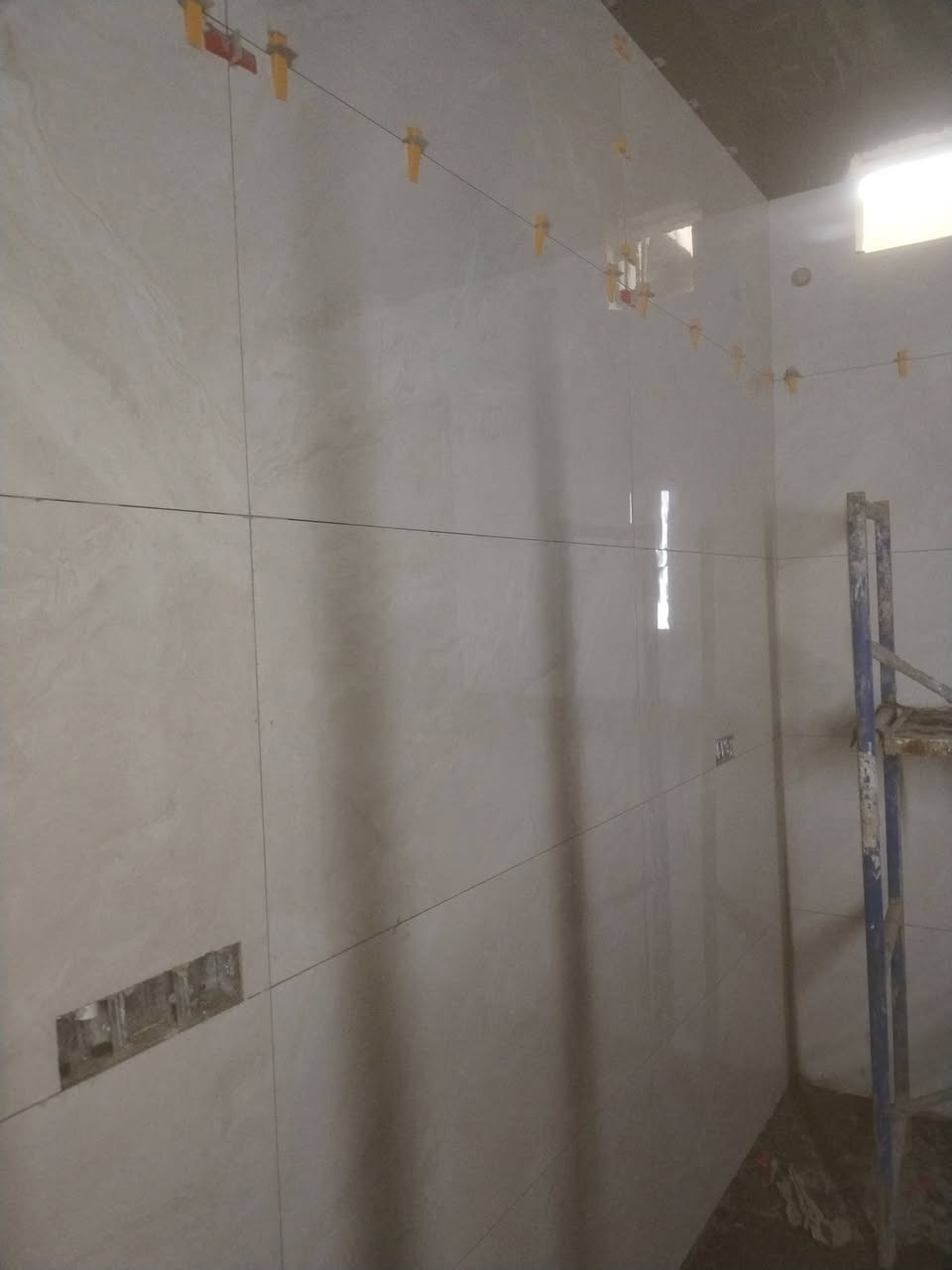 ابو عباس (***********) لعمل السيراميك واللوح البورسلاين والمرمر _ارضي _جداري _بايات درج شغل شرط درجة اولى بالطرق الحديثة تريد تصفير أرضية موجود وبكل الطرق نشتغل يوجد واتساب
