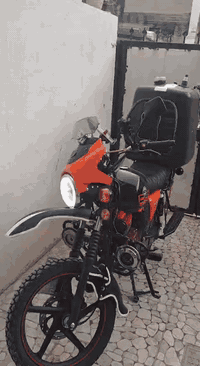 سلام عليكم 
دراجه دايون جبلي للبيع 
دراجه نضيفه ماشيه 4 الف 
باسم المعرض 
دراجه نضيفه ما ناقصها برغي 
ويا صندوك دلفري وخوده وسماعات ما اخد منها اي شي 
السعر مليونين و450 وبي مجال للشراي دراجه اخو الزيرو مرتبه بل واقع بعد احله 
شراي خابرني عل رقم او عل واتساب ما متواجد عل فيس 
هاد رقمي ***********
