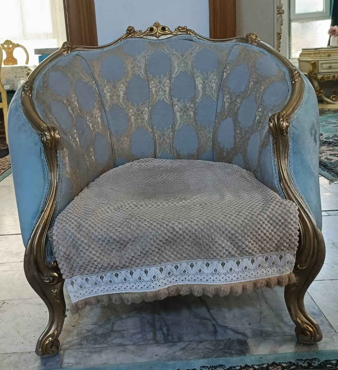 السلام عليكم ورحمة الله
تخم قنفات تركي عشر مقاعد
التاج الذهبي شغل درجه اولى 
النجف الحيرة كلشي مابي نظيف بس حبيت اغير 
السعر 500 ألف وبيها مجال قليل حك الجيه


**إذا كنت صاحب هذا الإعلان وتريد حذفه لأي سبب، رجاءا أرسل رسالة إلى الدعم الفني**