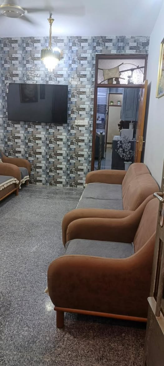 ٧٠ متر للبيع 
الوجه ٣ ونص ونزال ٢٠ 
تحتوي على ٣ غرف نوم 
مع استقبال ومطبخ خدمات فوك وجوه 
حي اور قرب فلكه صباح الخياط مقابيل مركز سناريا للاسنان 
السعر ٢٠٠ 
*********** 
مكتب ابراهيم السراجي
