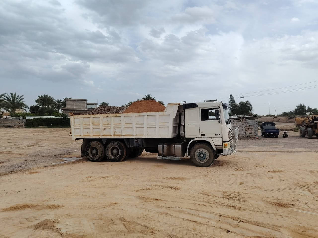 السلام عليكم فالفو اف 12 موديل 91 دشبول طياره كير 4 ×4 فقستين مجموعة فراشه 14 مطولة من السنتر باج بطن سعر 165 بيها مجال ***********
