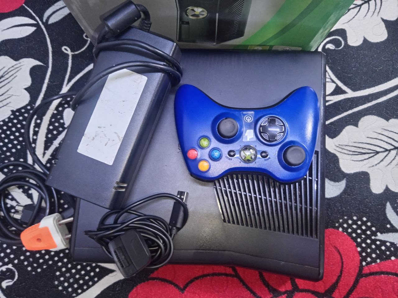 السلام عليكم اكس بوكس 360 مستعمل بس نضيف مثل ماتشوفون بالصورة  وملحقاته كاملة والعابه حلوه اهمها GTA5 وفورزا وفيفا 19 وبيس وبي بعد العاب

السعر 110 الف وبي مجال
مكاني بغداد حي اور 
يوجد توصيل للمناطق القريبة
 على حي اور للتواصل خاص


**إذا كنت صاحب هذا الإعلان وتريد حذفه لأي سبب، رجاءا أرسل رسالة إلى الدعم الفني**