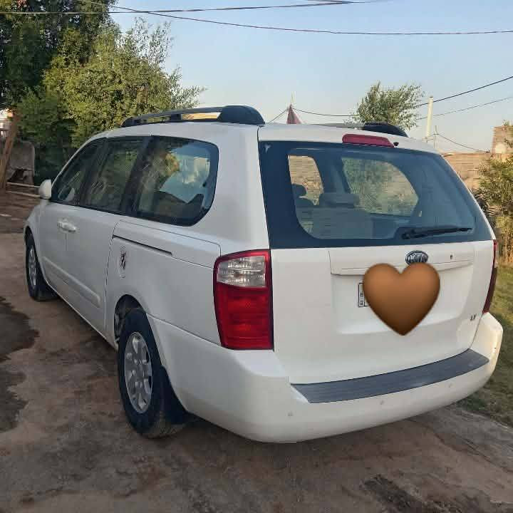 كرنفال خليجي خصوصي رقم بغداد 11بسمي لون أبيض مكينة كاز مسكر كير عادي بدون حادث ٧راكب السعر118وبيهه مجاااال 
اتصال +واتساب ***********
