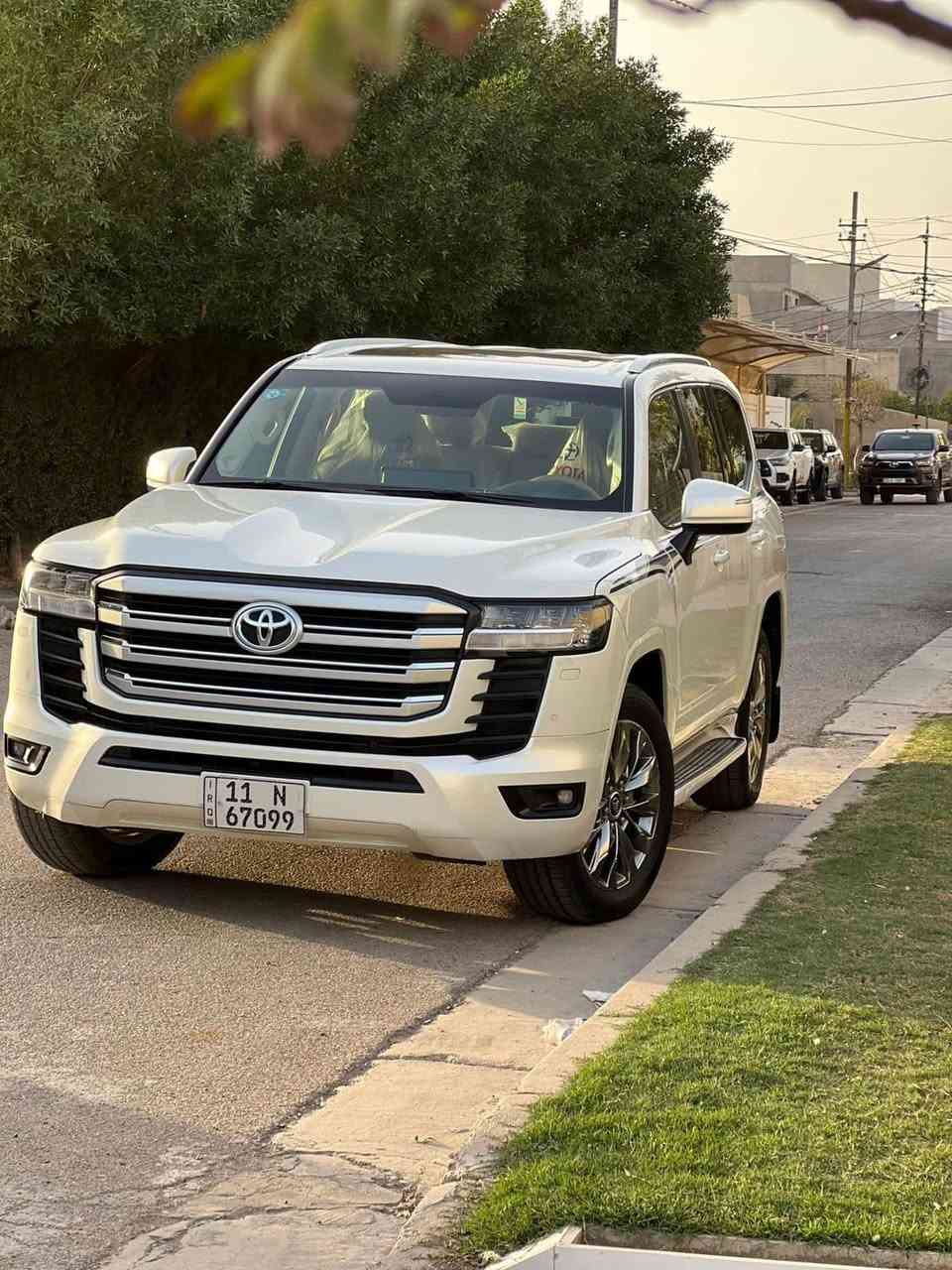 السلام عليكم 🫡 
من رخصة الأدمن المحترم …
للبيع سيارة لاندگروز GXR 
2022 أصل كفالة عامة
فول مواصفات 1/1
معروفه مواصفات الGXR تون تيربو
مكينة وگير تحكمات ستيرن
جهتين مثبت سرعة كشنات جلد حار ☀️
بارد ❄️ كشنات كهرباء تشغيل عن بعد
فور ويل + تو ويل فتحة 7 راكب
رقم السيارة بغداد بأسمي تحويل
في اليوم الثاني 
موقع السيارة بغداد
للتواصل : ***********
السعر :597 $ وبيها مجال .
