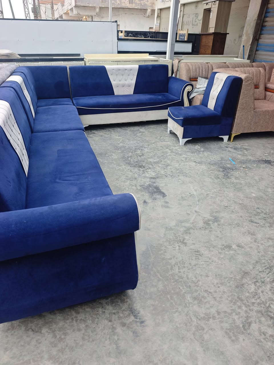 ديوان مستخدم 10 مقاعد السع//ررر150
ديالى بعقوبة الشارع الخدمي للمفرق مقابيل العزات 
للاستفسار 
***********
