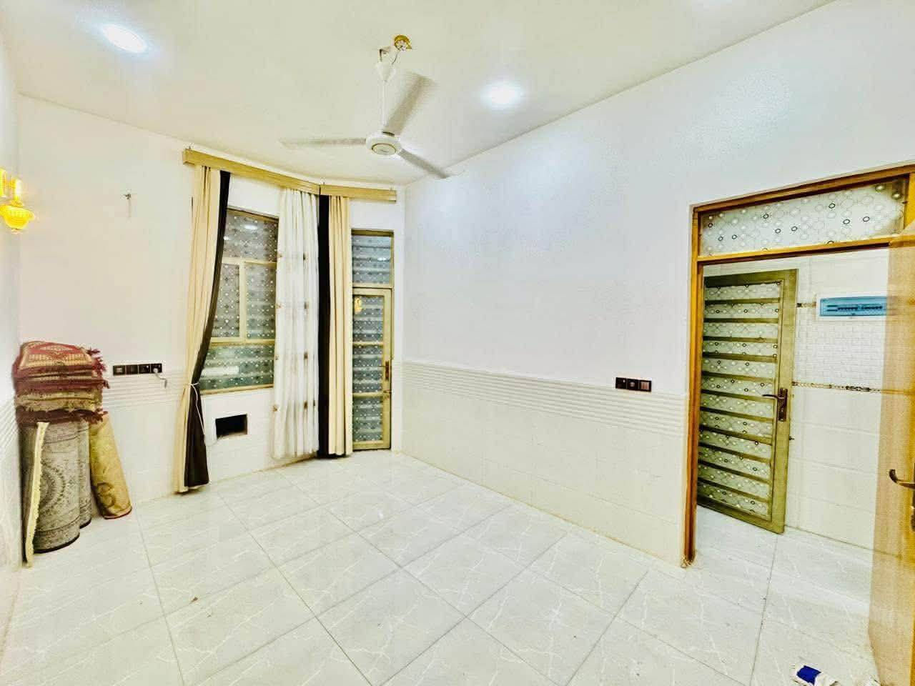 يا الله ( يعلن مكتب امير  )) بيت 🏡 للبيع ( مساحة ١٠٠ متر) مكانه نجف مجمع بيتي 2مقابيل مجمع لصلطان ( طابو صرف سند حر 🤩) شارعه ١٢ بصف شارع ١٥ يحتوي عله غرفه نوم 🛌 ومطبخ وصاله ومكشوفه وصحيات عدد ٢ وستقبال صطح شتايكر  خريطه كلش حلوه((سعر لبيت 70 وبي مجال 🤩)) وره لمدرسه استفسار نتصال او تساب ***********
