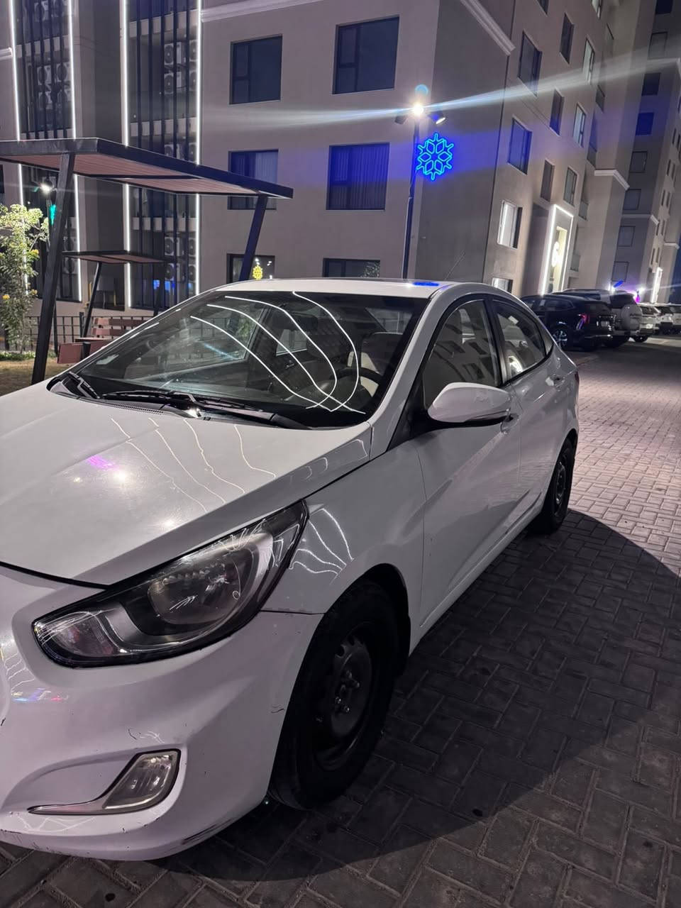 اكسنت خليجي2014 فول موصفات
مكينه 1600 دوش سياره. كل نقص مابيه. 
السعر 108 قفل سياره بدون. صبغ بس بنيد 
سياره باسمي تحويل ثاني يوم وملاحظه هاي صوره قبل شهر حاليا سياره هزه وسنويه ورقم كله جديد 
متواجد ع رقم بس ***********
مكاني بغداد بياع
