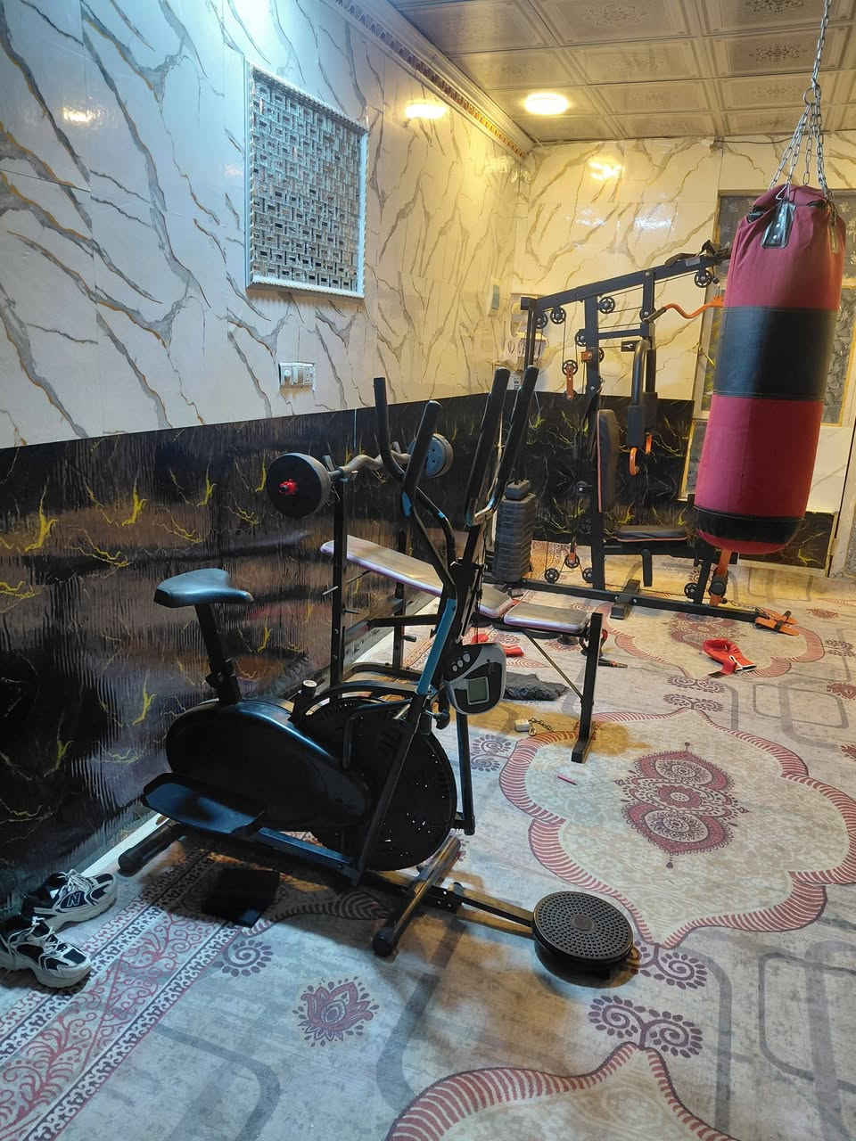 جهاز رياضي جديد سعره 300
مصطبه متحركه 50الف 
جيس ملاكمه 30الف 
عنواني نجف كوفه حي ميسان ***********
