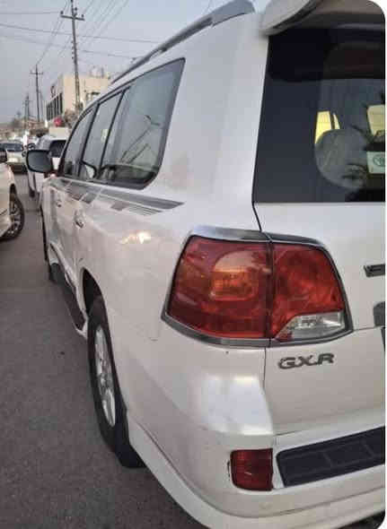 السلام عليك
السلام عليكم 

لاندكروزر 2012/ أصل/للبيع 

بريم سيارة نضيفة مكينة كير شاصي كفالة شرط 

رقم جديد هزة جديدة اباسمي تحويل ثاني يوم  

مكاني واسط/صويرة/رقميً/***********

***********

السعر310وبيها مجال 

بيها سونار السيارة مرفق بل صور 

علمآ السياره جديده ومناقصها أي شي . تخم تاير جديد اصلي شركه .
