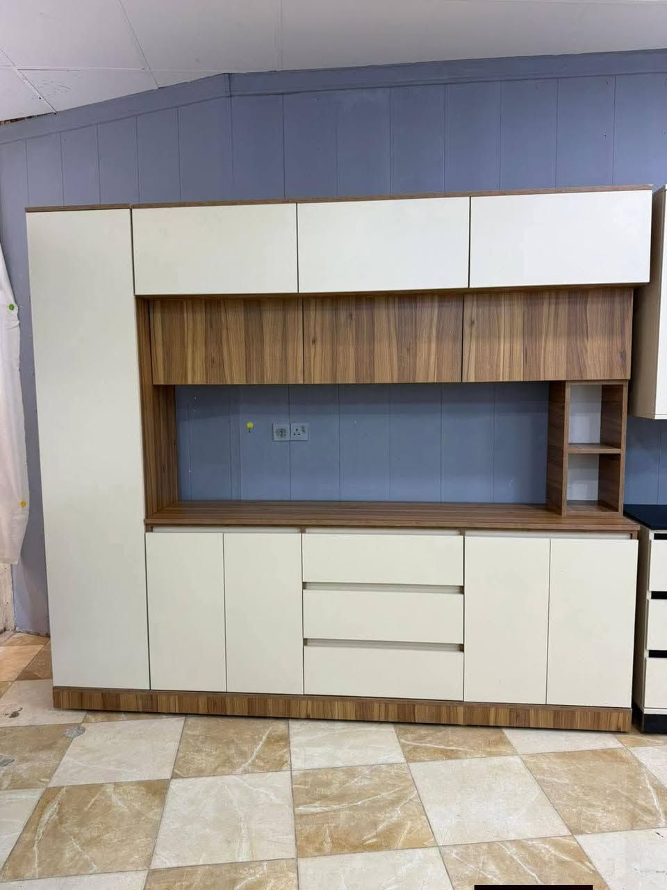 بسم الله الرحمن الرحيم 
الشد والنقل مجانا لبغداد 🚛💐
550 .…600...650 فقط 

Mdf
كاونتر مترين سنك متر ونص 600الف 
كاونتر مترين ونص مع سنك متر ونص 650الف 
 كاونتر 3 متر سنك متر ونص 750 الف 

العمق 45 سم فقط السنك مرمر 

ملاحظة: لا نعمل بالالمنيوم ❌❌❌

للحجز والاستفسار يرجى المراسله على الواتس اب ‏
***********
#المطابخ_الحديثه_للكاونترات_التركية 🥰
