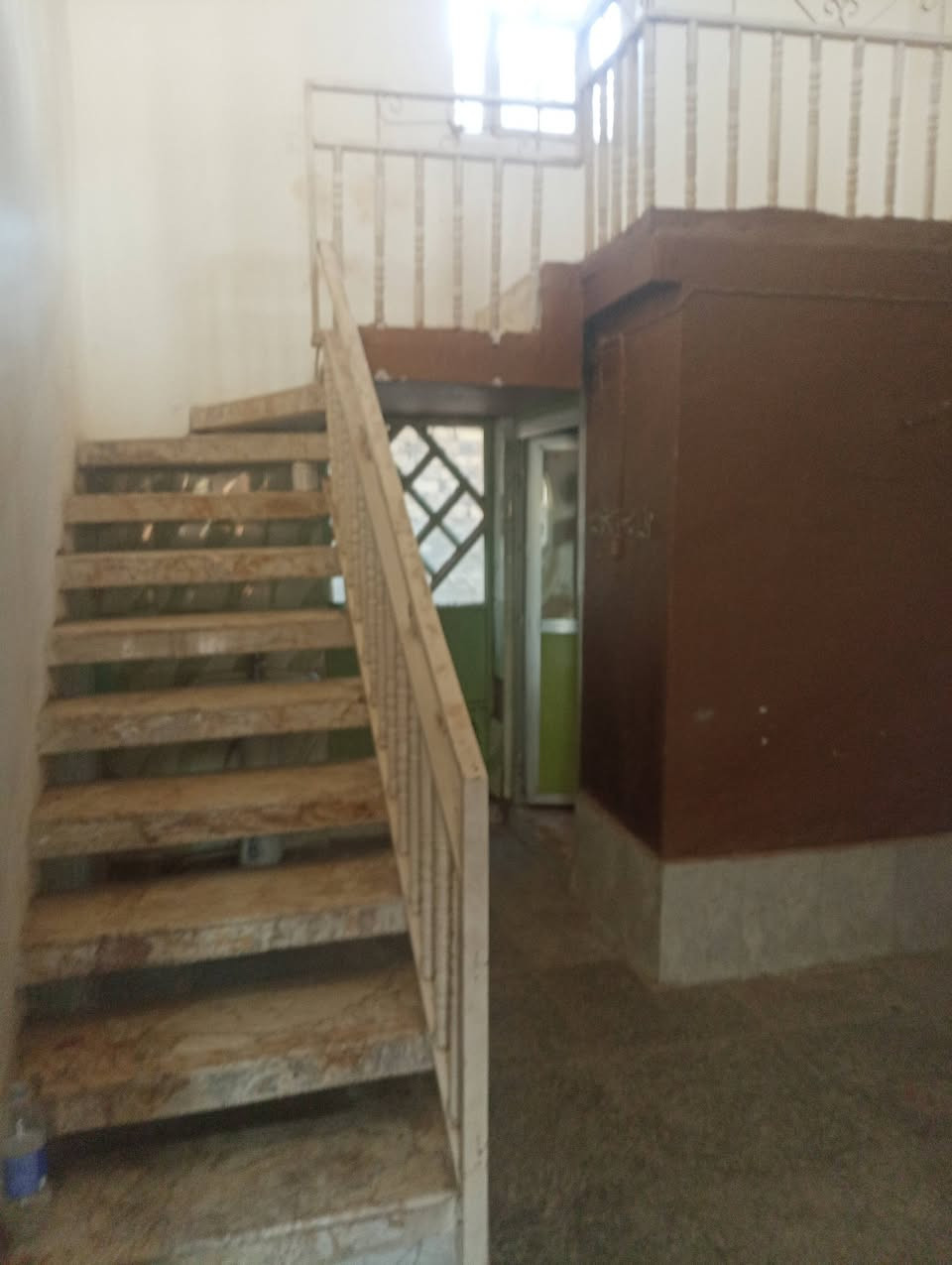 فرصة استثمارية
يوجد بيت طابو صرف نضيف وفارغ 
المساحة 130م الوجه 10 والنزال 13
ركن وعل ساحة طابقين نوم 2 
شارع 80 محيزم 4 بشارع مسجد الرحمن 
للاستفسار مراجعة مكتب الشارقة للعقار مقابل مسجد الرحمن الاتصال اوعبر المراسلة ***********
