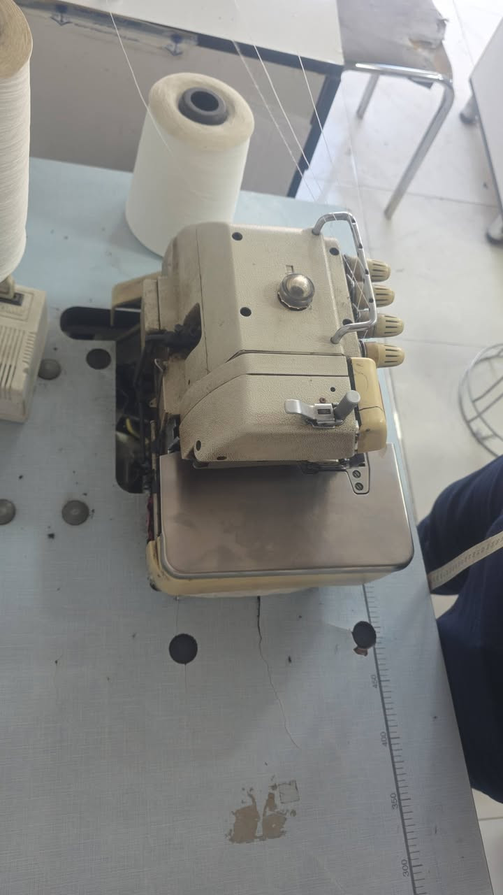 السلام عليكم
مكينة تكل جاكيت
مكينة أوفر يماتا 
للبيع 
*********** بغداد
