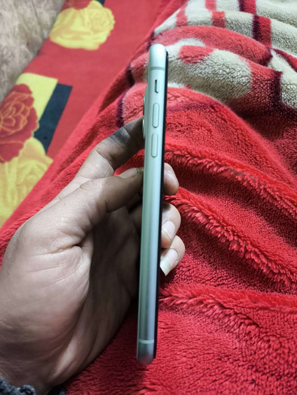 سلام عليكم جهاز ايفون 11 عادي جهاز جديد و نضيف كلش سعر 325 بي مجال قليل نتصال /***********
