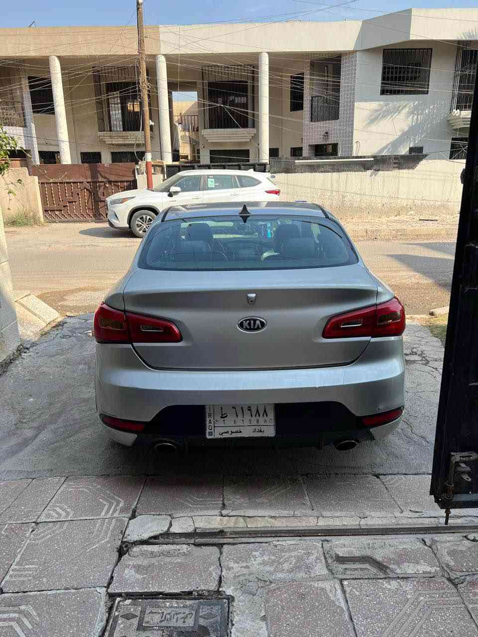 �🔥 كيا فورتي كوب 2015 – شكل رياضي وسعر مناسب 🔥🚗

إذا تدور سيارة شبابية، شكل حلو ومواصفات فول… هاي فرصتك 👇

🔹 كيا فورتي تك (بابين – كوبي)
🔹 موديل 2015
🔹 ممشى 108 ألف بس
🔹 اللون: رصاصي سلفر ✨

💎 المواصفات:
✔️ شاشة + كاميرا
✔️ تحكم ستيرن
✔️ شفتات سرعة (سبورت مود 😎)
✔️ تبريد قطعتين ❄️
✔️ بصمة تشغيل + بصمة أبواب
✔️ فول ما عدا فتحة سقف

🔧 الحالة:
حادث خفيف جهة السايق (جاملغ خلفي + جزء بسيط من الصندوق)
مصلّحة وجاهزة للاستخدام 👍

💰 السعر: 80 ورقة
(بيه مجال بسيط للجادين بس لا تجي تفاوض وتريد نص السعر 😂)

📍 الموقع: بغداد

📞 *********** بغداد, العراق
