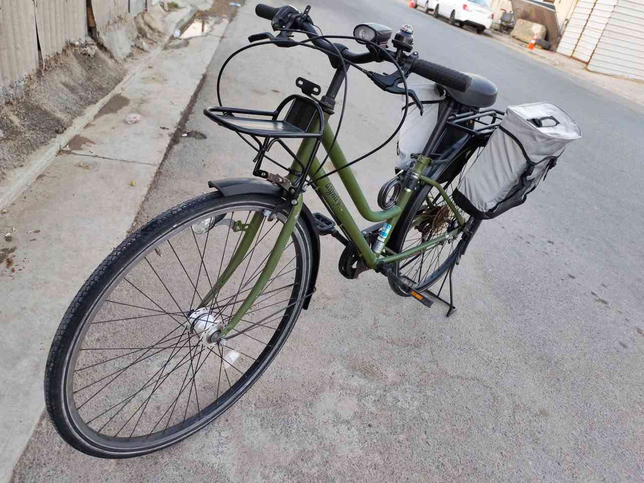 السلام عليكم كابتن علق تم ويوصلك سعر قطعه ترحال🚴🏻🚴🏻 من ماركه dignity باله اوربي ما مستعمله بل عراق ✨اي نقص مابيها دراجه كامله✨ مسافات طويله جداً مريحه   📍عنوانه كرادة مجمع مشن ***********
