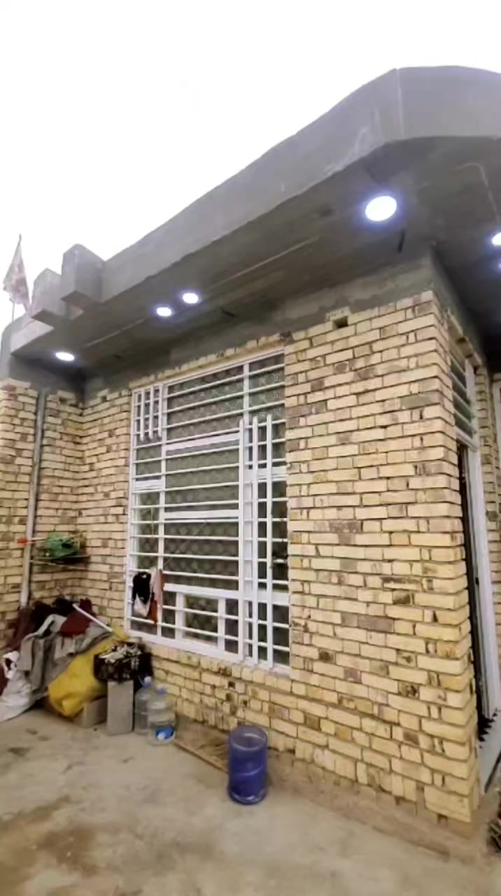 السلام عليكم دار سكن للبيع حديث البناء درجة اولئ في الكوت منطقة حي الحكيم نزلة بيت خليفة او نزلة التمايمة مساحتة 200م يقع على شارع 20م ركن ومقابيل البيت ساحة البناء طابوق درجة اولى والسقف صب مسلح الاساس رفته والارضية والجدران سيراميك ويتكون البيت من غرفتين نوم وصالة واستقبال ومطبخ وصحيات داخلية وخارجية ومرقم من قبل البلدية عوزه ملاحظات بسيطه تطبيق الطارمه ولبخ الواجهيه الاستفساراكثر
***********
