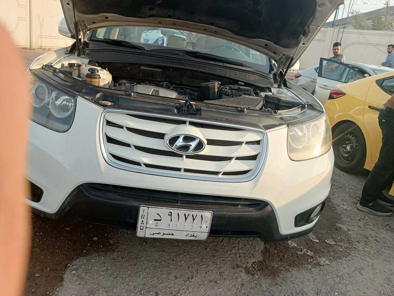 سياره سنتافيه موديل 2012الشركه العامه
محرك وكير مكفول 
محرك 6سلندر 
فتحه سقف 
مابيها ظربه 
رقم بغداد
فقد بارد مثل ما موضح بل سونر 
السعر 165
العنوان بغداد مدينه الصدر 

للستفسار الاتصال بل رقم ***********
ملاحظه مكلف بل نشر
