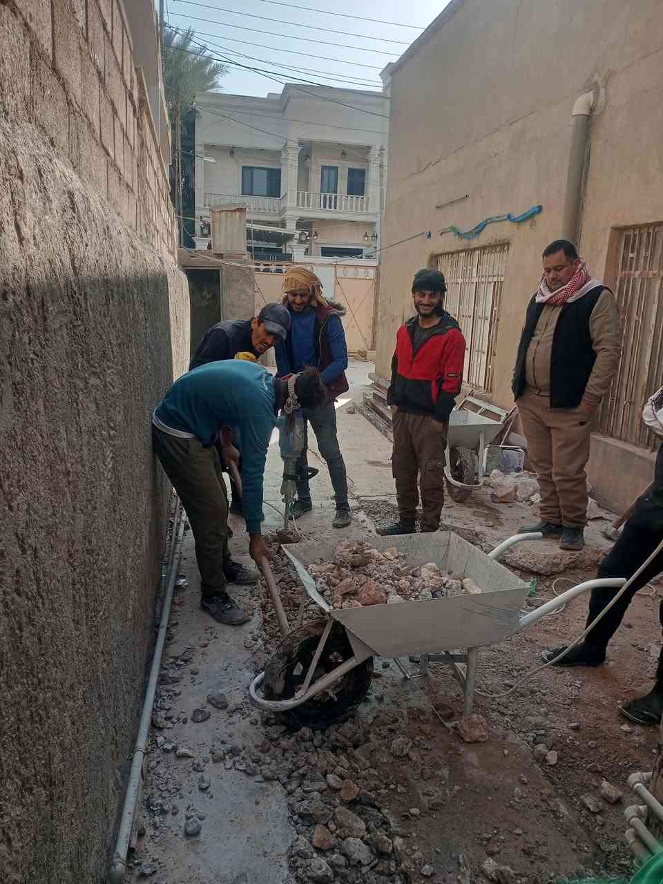 سلام عليكم  / يوجد كادر عمل جاهز/ تصعيد مواد/ تنضيف بيوت/ تفليش/ تكشيط/ تنضيف حدائق/ دفن نهري  / شقلنه ليل ونهار   /ومعداتنه جاهز/ ماعليك بس تصال على رقم  /***********
