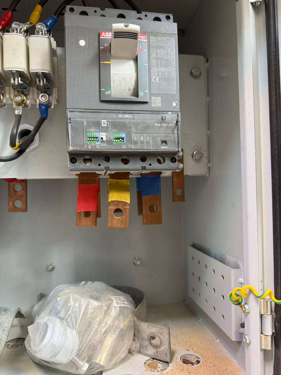 سلام عليكم بورد ميكانو 400 A قاطع حديث يوجد 20 قطعه بسعر مناسب


**إذا كنت صاحب هذا الإعلان وتريد حذفه لأي سبب، رجاءا أرسل رسالة إلى الدعم الفني**